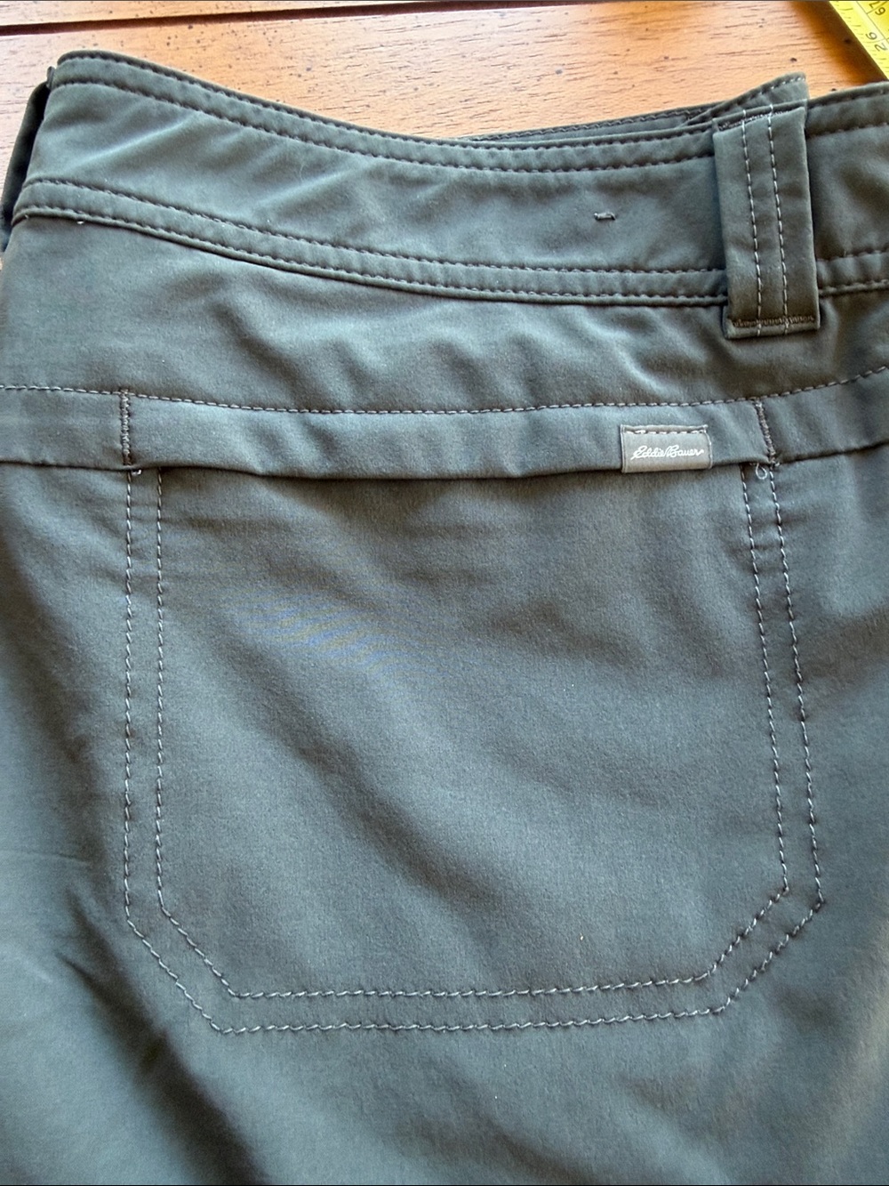 Eddie Bauer Women’s Cargo Capris in Grey - Picture 10 of 10